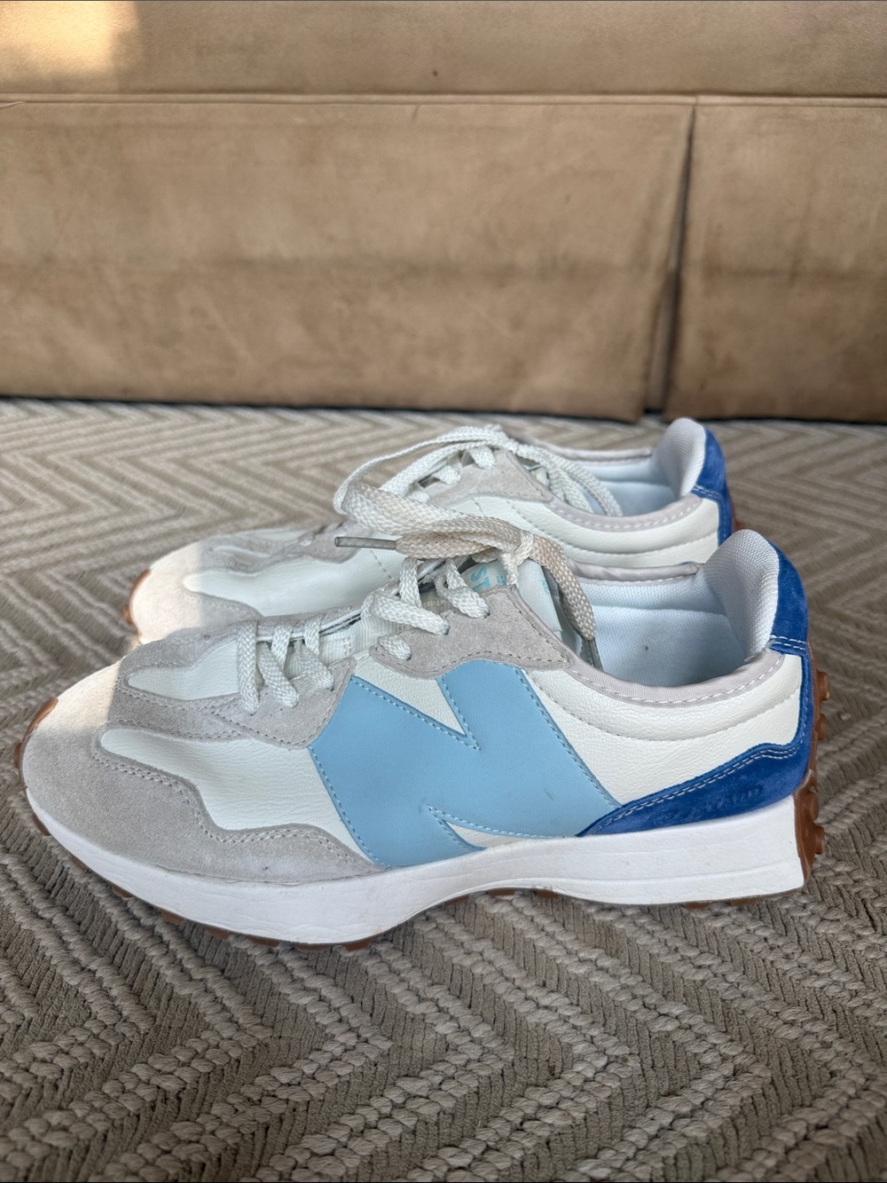 New Balance Staud 327 sneakers Men 8.5/women 10